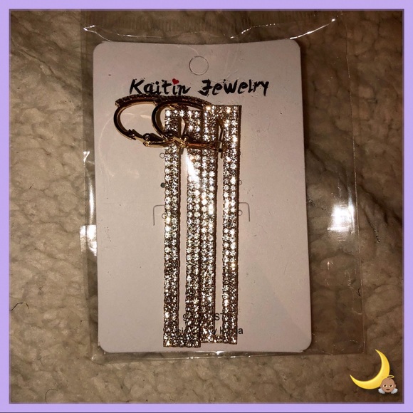 ✨HOST PICK✨Gold Rhinestone Earrings✨ - Picture 2 of 4